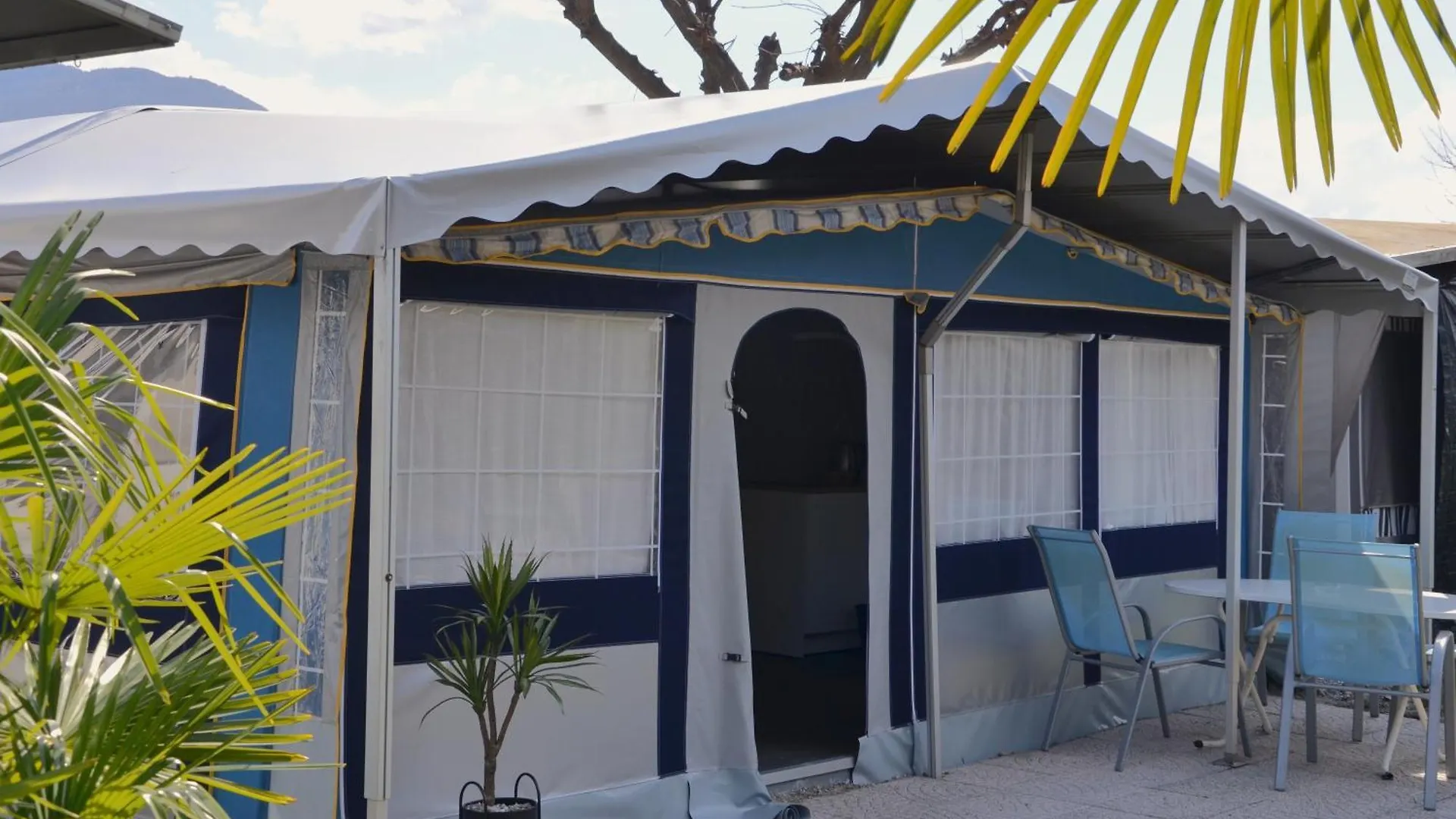Camping Italia 90 Caravans Domaso Campsite