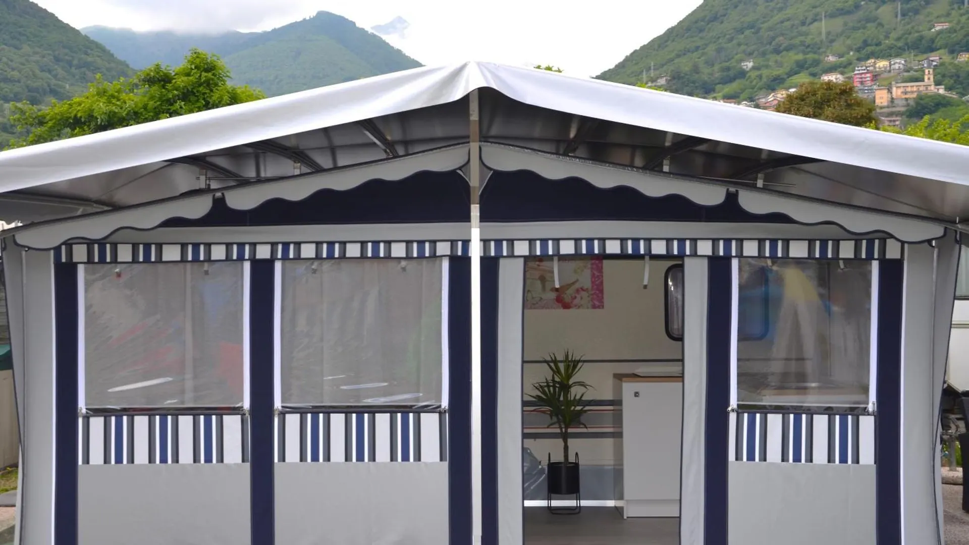 Campingplatz Camping Italia 90 Caravans Domaso